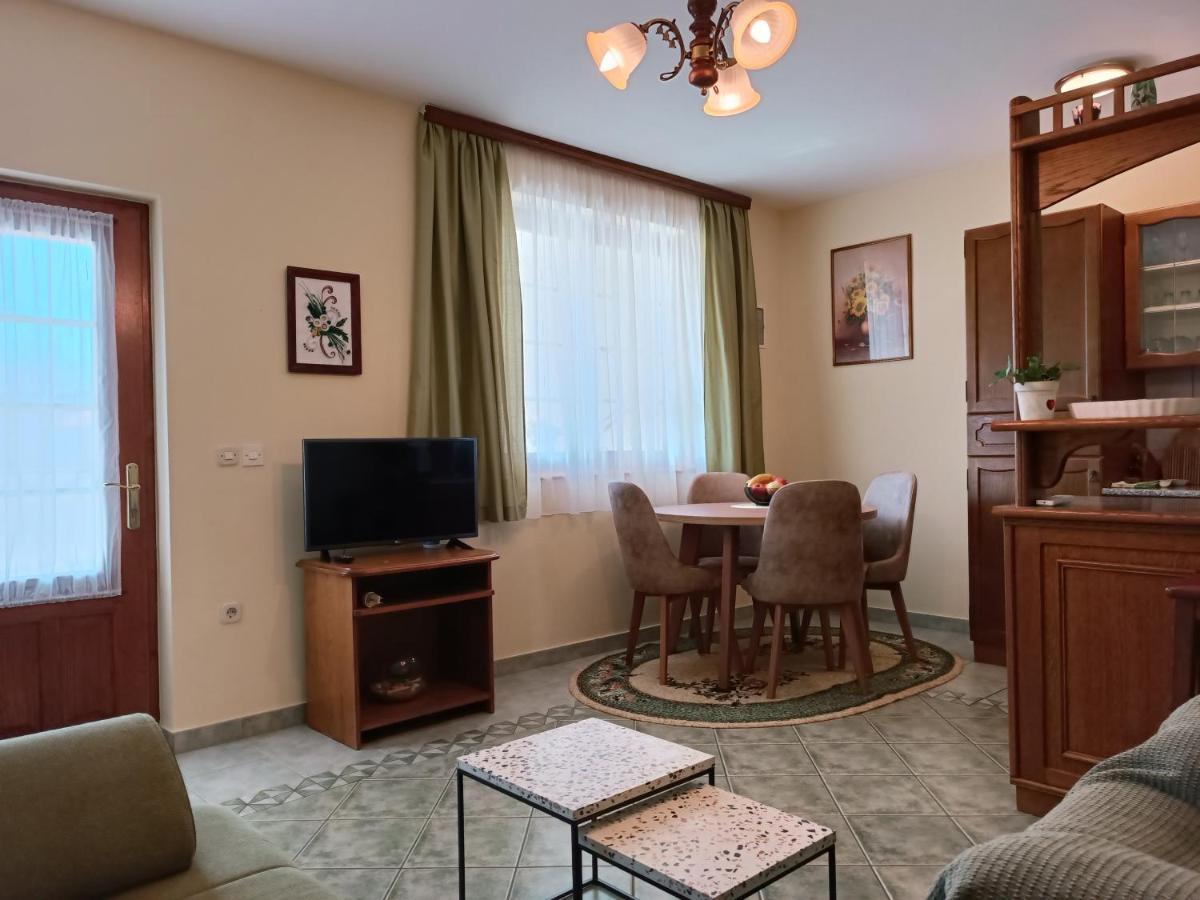 Apartments Stojakovic Пореч Екстер'єр фото